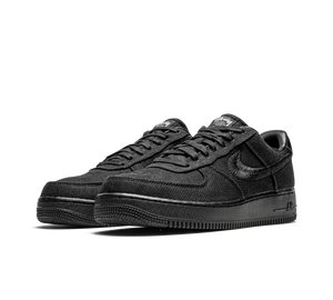 Tênis Nike Air Force 1 Low x Stussy 'Black' Preto – par de frente