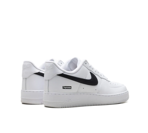 Tênis Nike Air Force 1 Low x Supreme 'White Black' Branco – foto 4