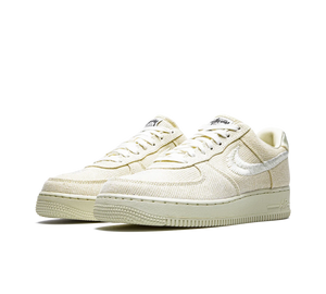 Tênis Nike Air Force 1 Low x Stussy 'Fossil' Bege – par, vista frontal
