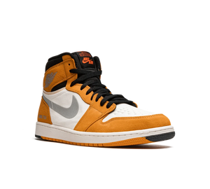 Tênis Nike Air Jordan 1 Element Gore-Tex 'Light Curry' Amarelo – vista 3/4 frontal
