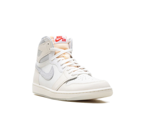 Tênis Nike Air Jordan 1 High OG Masculino 'Sail/University Red' Branco / Vermelho – vista 3/4 de frente