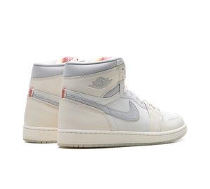 Tênis Nike Air Jordan 1 High OG Masculino 'Sail/University Red' Branco / Vermelho – par, vista traseira