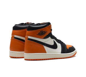 Tênis Nike Air Jordan 1 High OG Masculino 'Shattered Backboard' Preto / Laranja – vista traseira do par