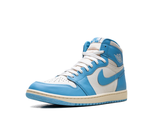 Tênis Nike Air Jordan 1 High OG Masculino 'UNC Reimagined' Azul / Branco – vista 3/4 frontal
