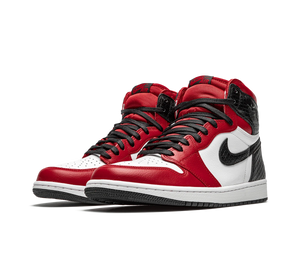 Tênis Nike Air Jordan 1 High Retro Feminino 'Satin Snake' Vermelho / Preto – par, vista frontal
