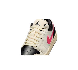 Tênis Nike Air Jordan 1 Low 'Flight Club' Bege / Preto – detalhe do cabedal