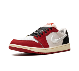 Tênis Nike Air Jordan 1 Low OG x Trophy Room Masculino 'Home' Branco / Vermelho – vista 3/4 frontal
