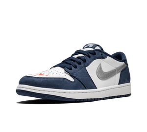 Tênis Nike Air Jordan 1 Low SB 'Midnight Navy' Azul / Branco – vista 3/4 frontal