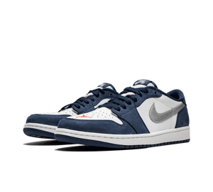 Tênis Nike Air Jordan 1 Low SB 'Midnight Navy' Azul / Branco – par de frente