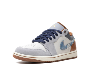 Tênis Nike Air Jordan 1 Low SE 'Repaired Denim Swoosh' Cinza / Marrom – vista 3/4 frontal