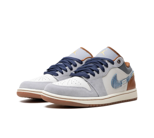 Tênis Nike Air Jordan 1 Low SE 'Repaired Denim Swoosh' Cinza / Marrom – vista frontal do par