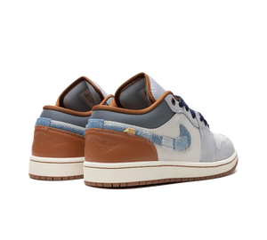 Tênis Nike Air Jordan 1 Low SE 'Repaired Denim Swoosh' Cinza / Marrom – vista traseira do par