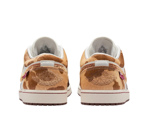 Tênis Nike Air Jordan 1 Low SE 'Year of the Horse' Marrom / Bege – vista traseira