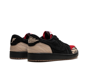 Tênis Nike Air Jordan 1 Low SP x SoleFly Masculino 'Carnivore' Preto / Vermelho – vista traseira do par