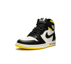 Tênis Nike Air Jordan 1 Retro High OG NRG Masculino 'Not For Resale' Preto / Amarelo – vista 3/4 frontal