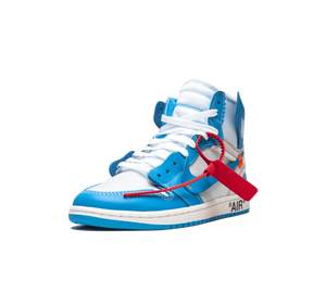 Tênis Nike Air Jordan 1 Retro High x Off-White 'University Blue' Azul / Branco – vista 3/4 frontal
