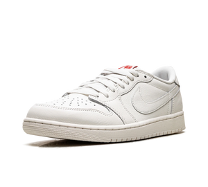 Tênis Nike Air Jordan 1 Retro Low OG Masculino 'Sail' Branco – vista 3/4 de frente