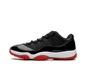 Tênis Nike Air Jordan 11 Retro Low 'Bred' Preto / Vermelho – vista lateral