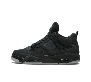 Tênis Nike Air Jordan 4 Retro x KAWS 'Black' Preto – vista lateral