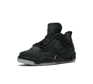 Tênis Nike Air Jordan 4 Retro x KAWS 'Black' Preto – vista 3/4 de frente