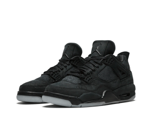 Tênis Nike Air Jordan 4 Retro x KAWS 'Black' Preto – par de frente