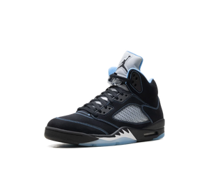 Tênis Nike Air Jordan 5 'Black University Blue (2026)' Preto / Azul Claro – vista 3/4 frontal
