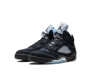Tênis Nike Air Jordan 5 'Black University Blue (2026)' Preto / Azul Claro – par, vista frontal