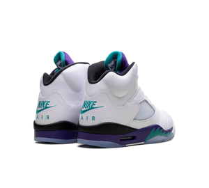 Tênis Nike Air Jordan 5 Retro OG 'Grape' Roxo / Verde – par, vista traseira
