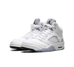 Tênis Nike Air Jordan 5 'White Metallic' Branco / Prata – par, vista frontal