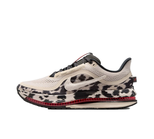 Tênis Nike Air Zoom Pegasus Premium 'Cow Print' Bege / Preto – vista lateral