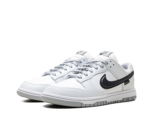 Tênis Nike Dunk Low Gore-Tex 'Summit White/Light Smoke Grey' Branco / Cinza – par, frente