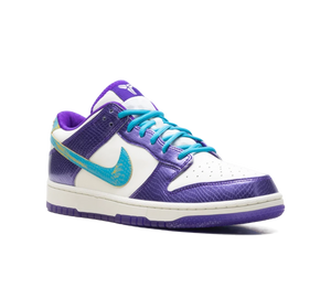 Tênis Nike Dunk Low 'Kobe Bryant Draft Day' Roxo / Azul – vista 3/4 frente