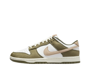 Tênis Nike Dunk Low Premium 'Medium Olive Hemp' Verde Olive / Bege – vista lateral