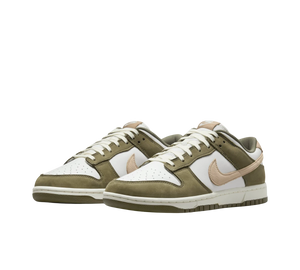Tênis Nike Dunk Low Premium 'Medium Olive Hemp' Verde Olive / Bege – vista frontal