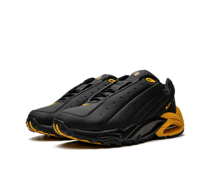 Tênis Nike Hot Step Air Terra x Nocta 'Drake Black University Gold' Preto / Amarelo – foto 3