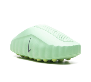 Chinelo Slide Nike Mind 001 'Cucumber Calm' Verde – vista 3/4 frontal