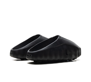 Chinelo Nike Mind 001 Masculino 'Triple Black' Preto – par, vista traseira