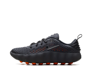 Tênis Nike Mind 002 Masculino 'Black/Hyper Crimson' Preto / Laranja – vista lateral