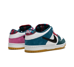 Tênis Nike SB Dunk Low x Parra 'Friends & Family' Rosa / Verde-azulado – par, vista traseira