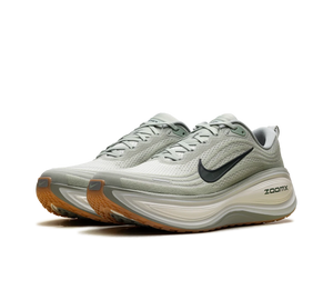 Tênis Nike Vomero Plus 'Jade Horizon Sail Black Spruce' Verde / Branco – par, vista frontal