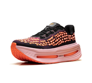 Tênis Nike Vomero Premium QS 'Black Arctic Pink' – vista 3/4 frontal