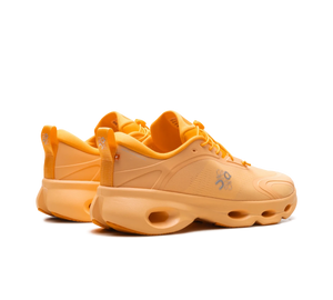 Tênis On Cloudsolo x Loewe Masculino 'Orange' Laranja – vista 3/4 frente
