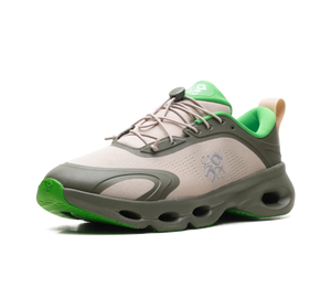 Tênis On Cloudsolo x Loewe Masculino 'Khaki Green Sand' Bege / Verde – vista 3/4 frontal