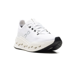 Tênis On Cloudsurfer Max 'White' Branco – vista 3/4 frontal
