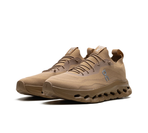 Tênis On Cloudtilt x Loewe Masculino 'Dark Sand' Bege – vista frontal do par