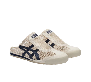 Chinelo Slide Onitsuka Tiger Mexico 66 Sabot Feminino 'Birch/Peacoat' Bege / Azul-marinho – vista frontal do par
